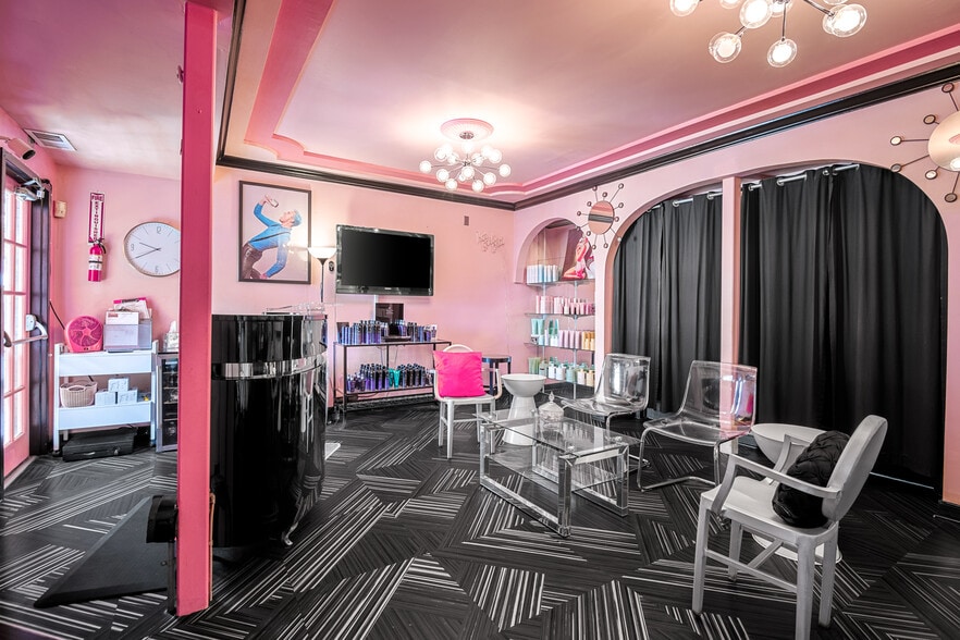 More Photos Of 10 S Crenshaw Ave, Richmond Freestanding For Lease