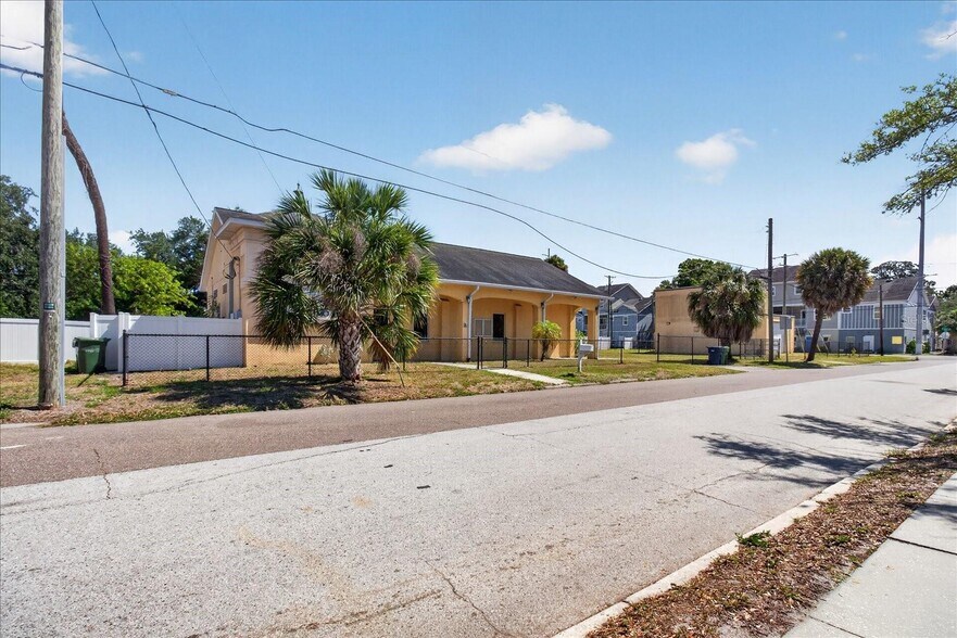 More Photos Of 2018 Grant St, Tampa Unknown For Lease