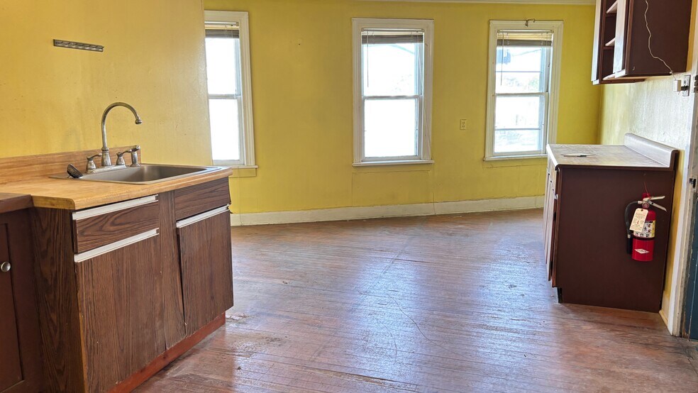 More Photos Of 801 Columbia St, Hudson Storefront Retail Residential For Sale