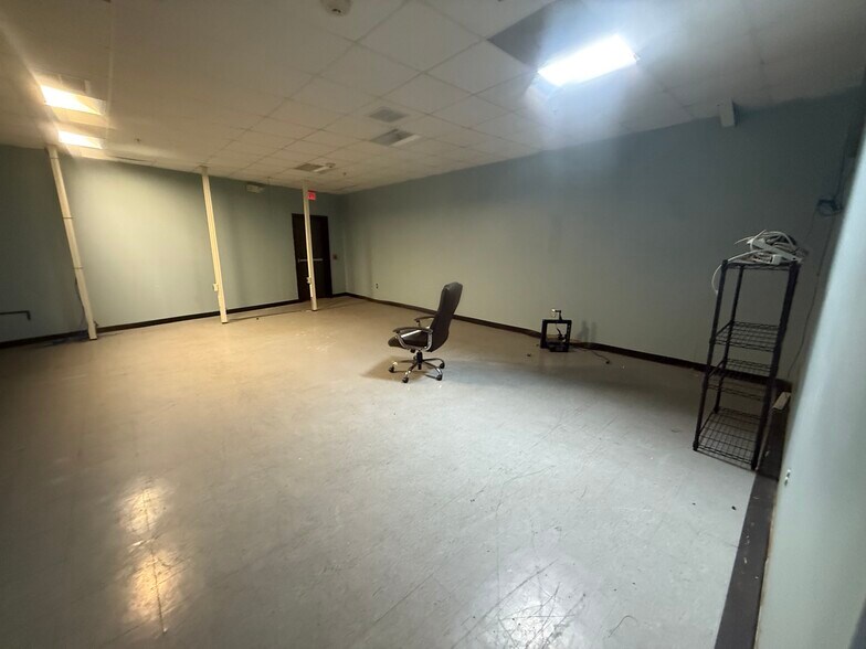 More Photos Of 911 N Frio St, San Antonio Manufacturing For Lease