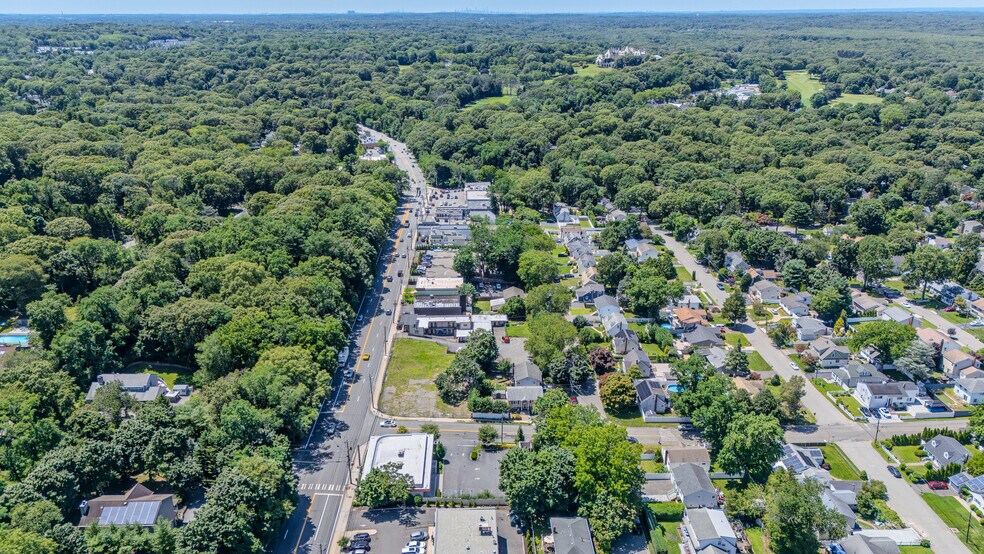 More Photos Of 607 W Jericho Tpke, Huntington General Retail For Lease