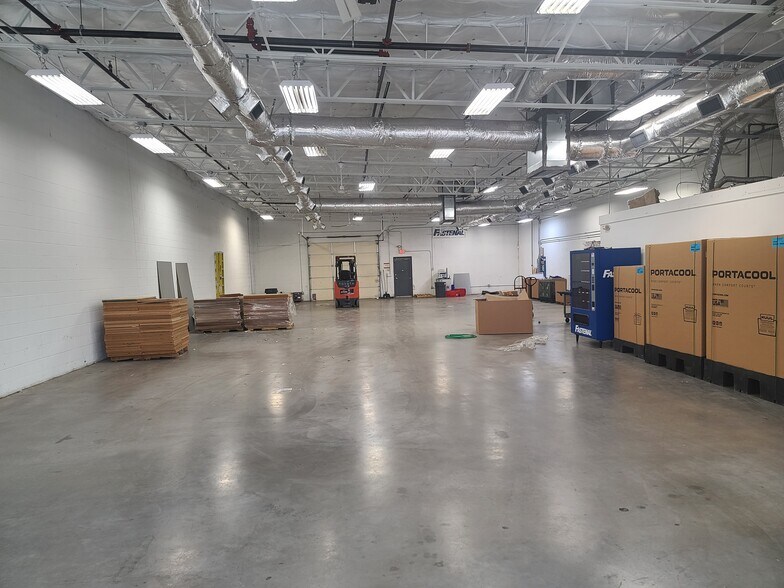 More Photos Of 3360 E Belt Line Rd, Dallas General Retail For Lease