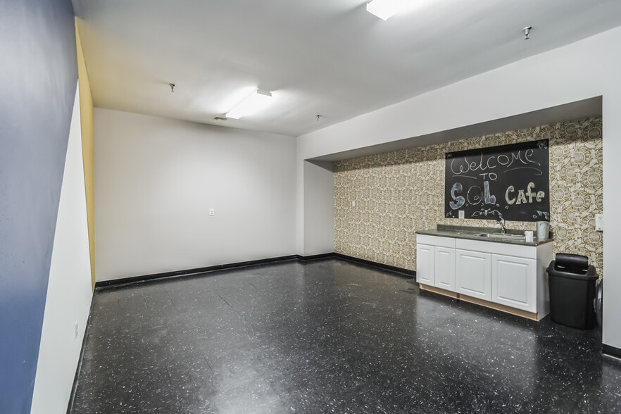 More Photos Of 600 Deer Rd, Cherry Hill Light Distribution For Sale