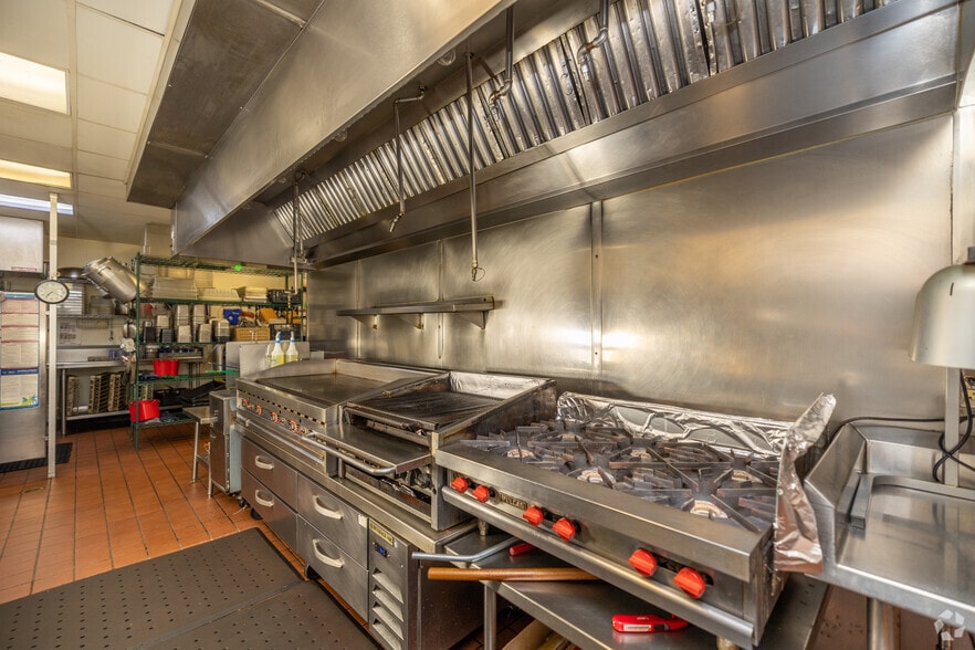 More Photos Of 1233 S Colorado Blvd, Denver General Retail For Lease