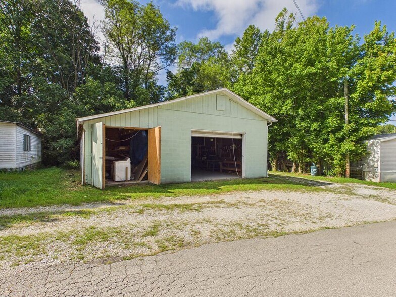 More Photos Of 175 3rd St, Louisa Storefront Retail Residential For Sale