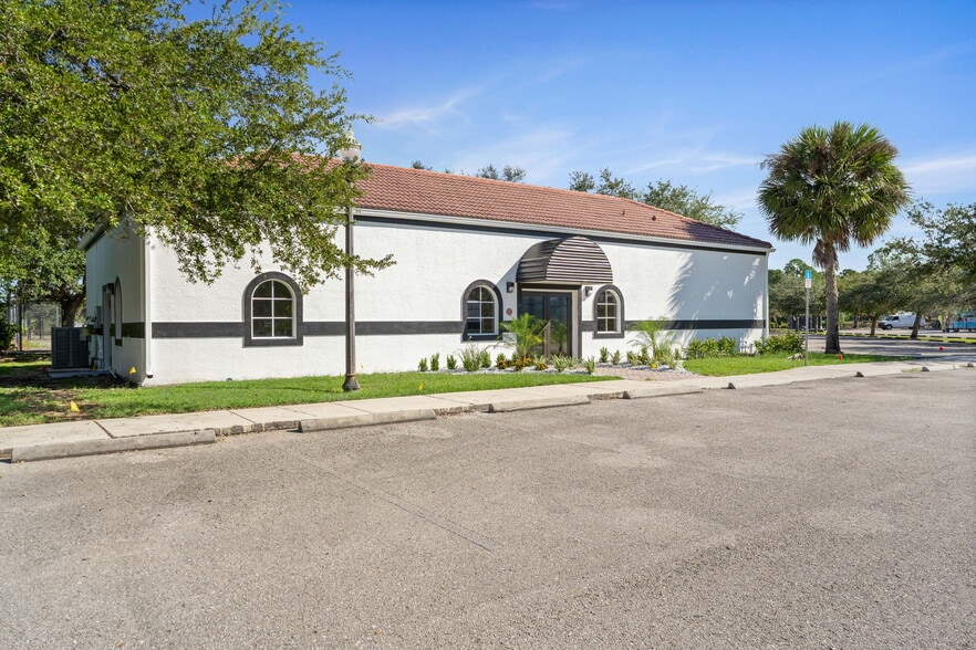 More Photos Of 1120 Village Lakes Blvd, Lehigh Acres Golf Course Driving Range For Lease