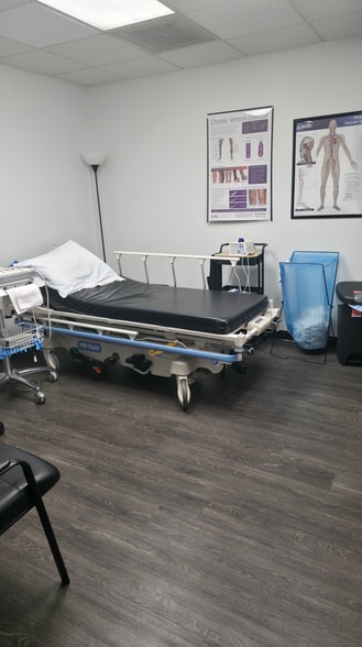 More Photos Of 1815 W Saint Marys Rd, Tucson Medical For Lease