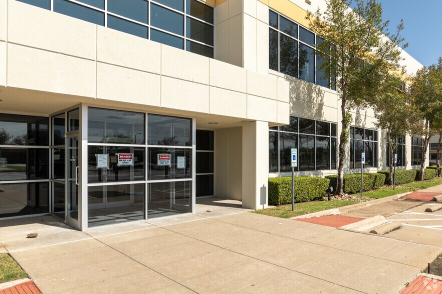 More Photos Of 1703 N Plano Rd, Richardson Unknown For Lease