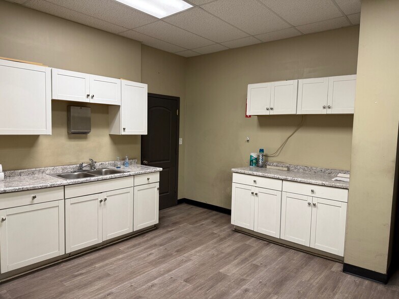 More Photos Of 5000 E 59th St, Kansas City Warehouse For Sale