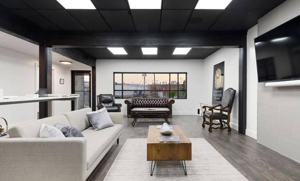 More Photos Of 6820 Walling Ln, Dallas General Retail For Sale