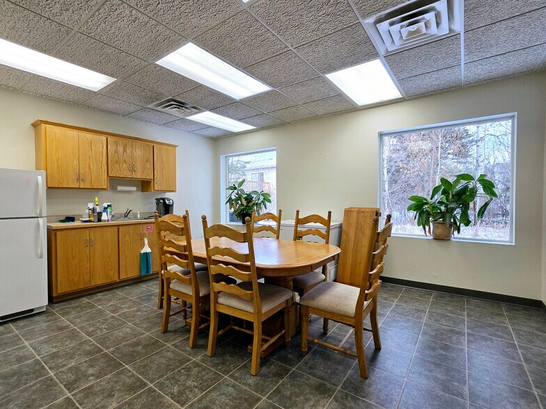 More Photos Of 5833 Pecan St, North Branch Office For Sale