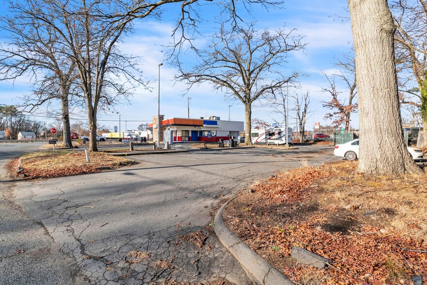 More Photos Of 1535 Memorial Dr, Chicopee Restaurant For Sale