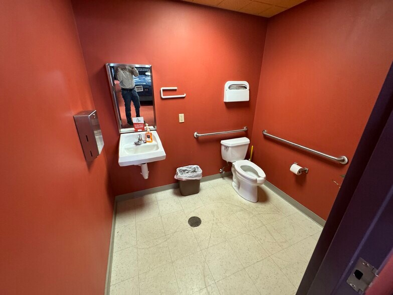 More Photos Of 2501 William Penn Hwy, Easton General Retail For Lease