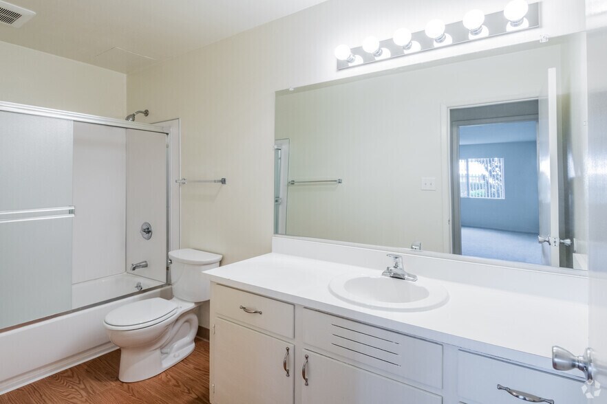 More Photos Of 2051 Shoreline Dr, Alameda Apartments For Sale