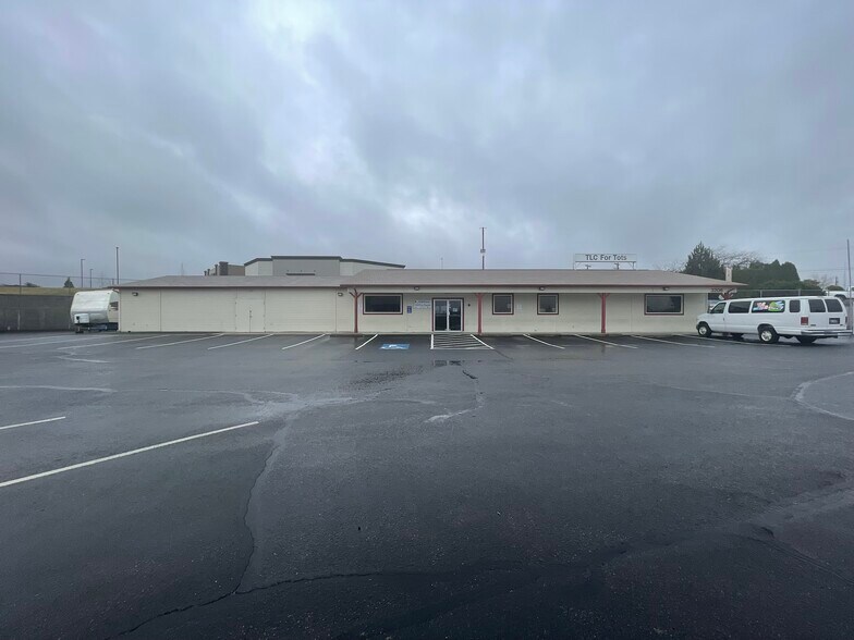 Primary Photo Of 3202 12th Avenue Rd, Nampa Light Distribution For Sale