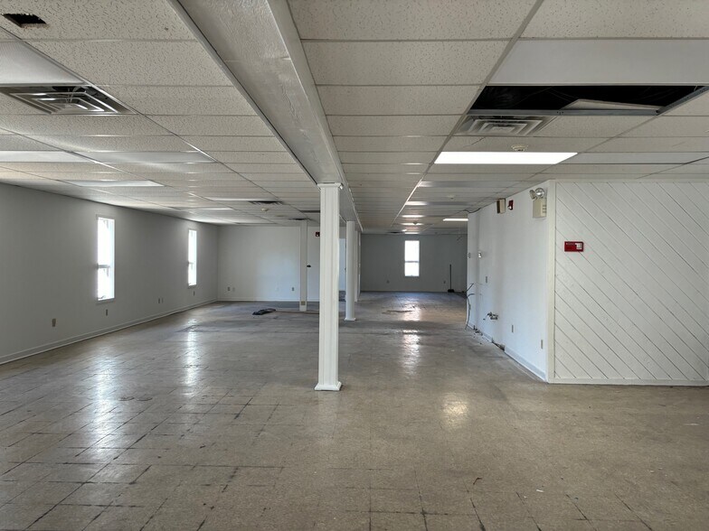 More Photos Of 821 W 5th St, Lansdale Warehouse For Lease