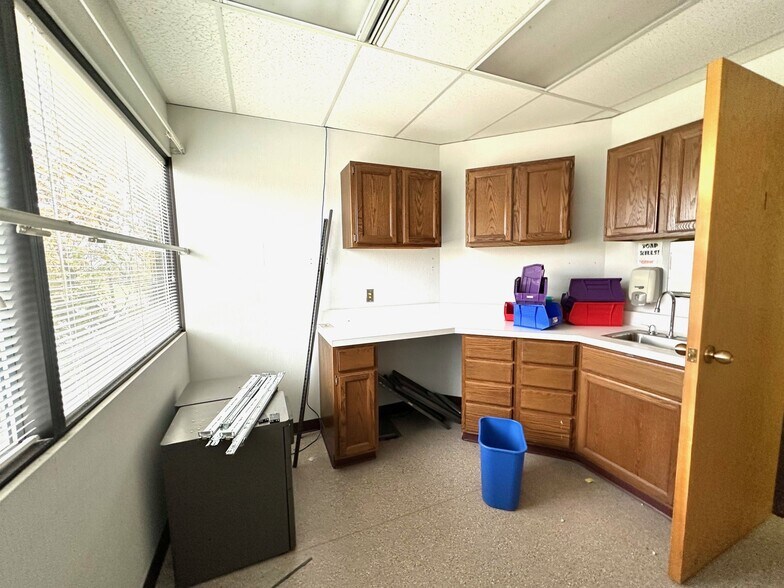 More Photos Of 901 Lincolnway, La Porte Medical For Sale