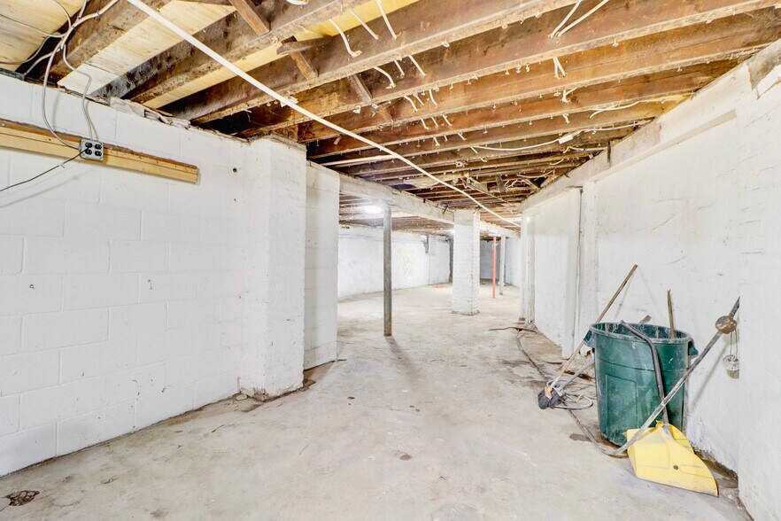 More Photos Of 7416 Cypress Hills St, Glendale Manufacturing For Sale