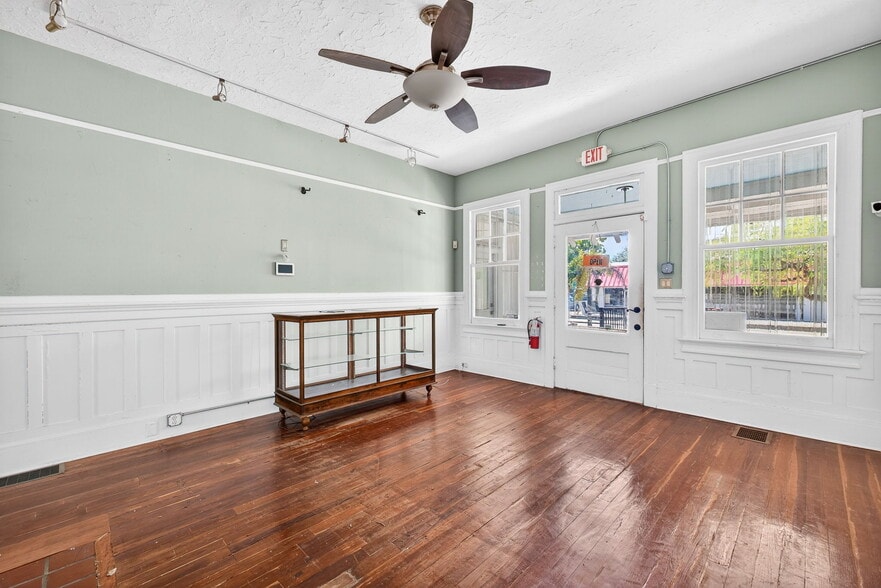 More Photos Of 1793 Fowler St, Fort Myers Freestanding For Sale