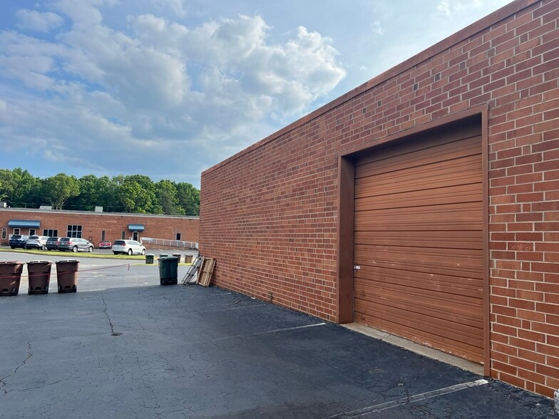 More Photos Of 12 Wendy Ct, Greensboro Unknown For Lease