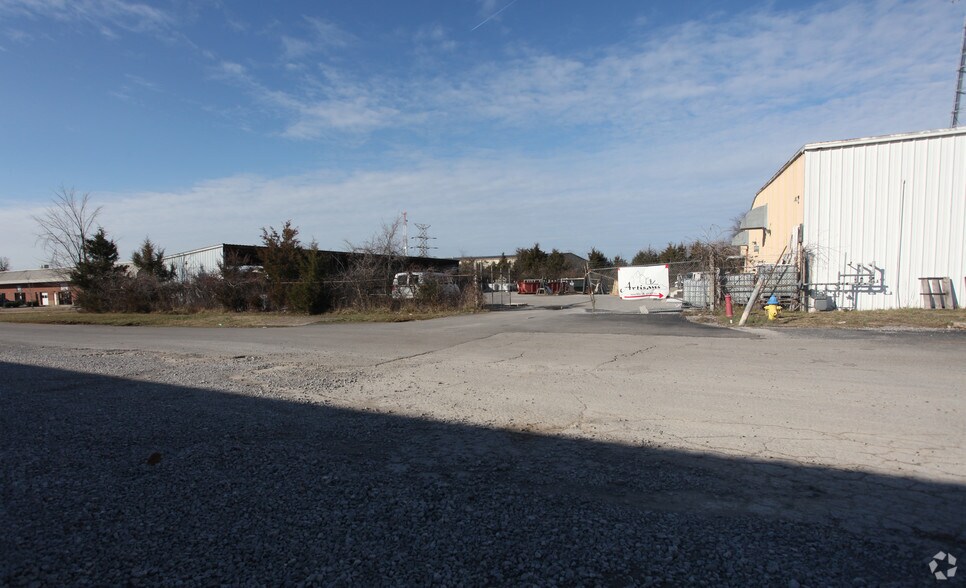 More Photos Of 1018-1024 Seals Way, Murfreesboro Warehouse For Sale
