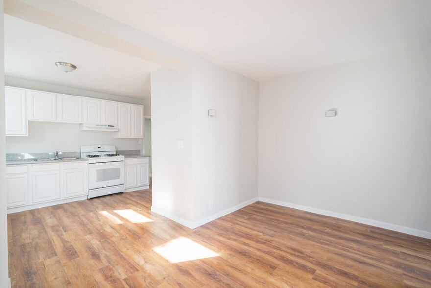 More Photos Of 2611 Alhambra, Sacramento Apartments For Sale