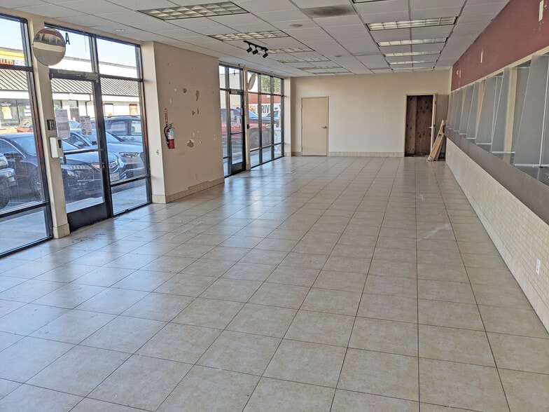 More Photos Of 6740 Reseda Blvd, Reseda Unknown For Lease