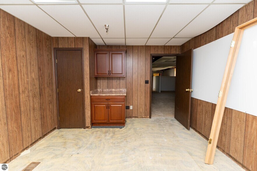 More Photos Of 910 Industrial Dr, Mount Pleasant Warehouse For Sale