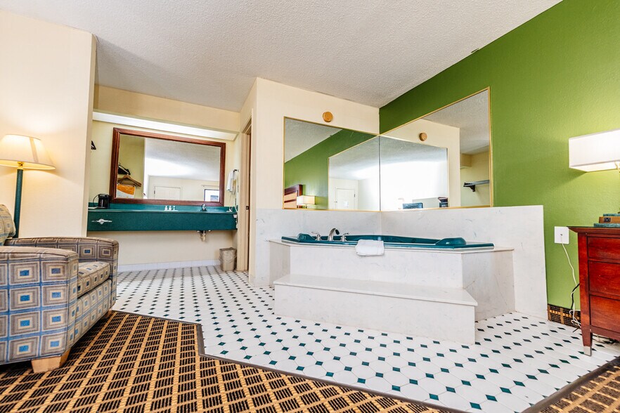 More Photos Of 115 Chapman Rd, Byron Hotel For Sale