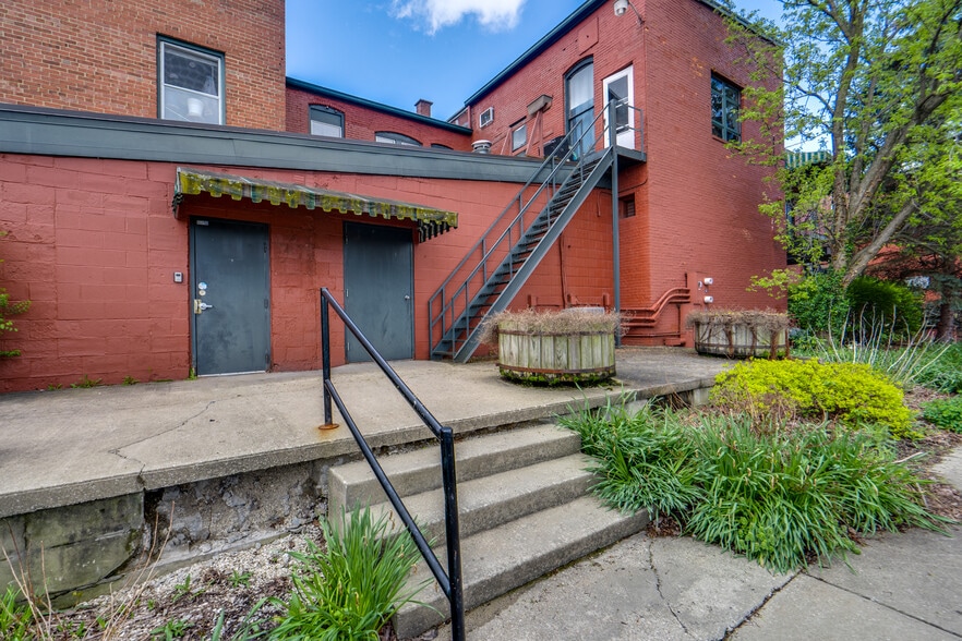 More Photos Of 121-127 E Main St, Ravenna Storefront Retail Office For Sale