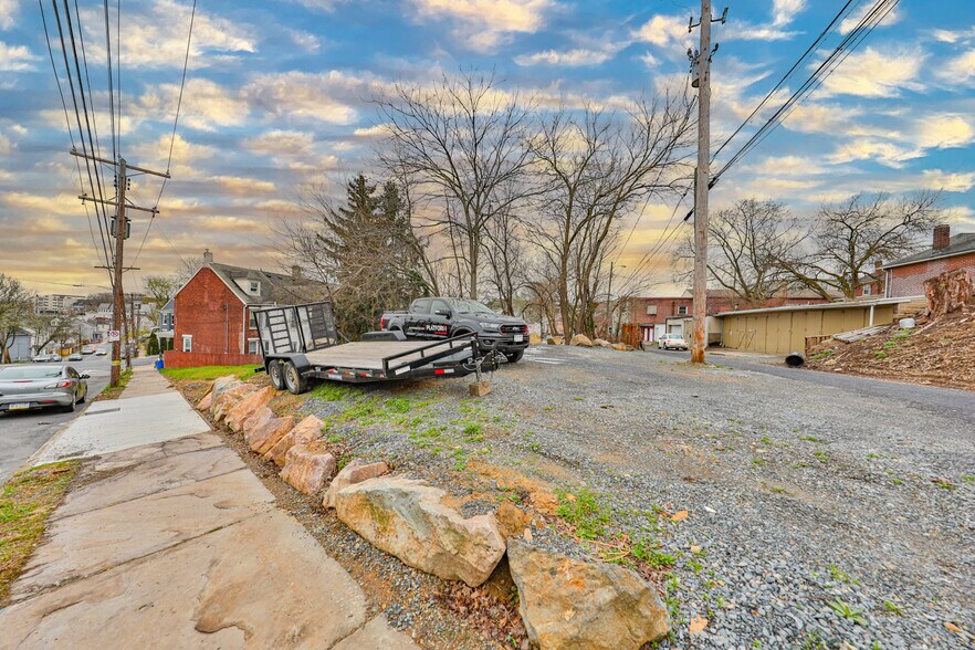 More Photos Of 913-925 Northampton St, Easton Storefront For Sale