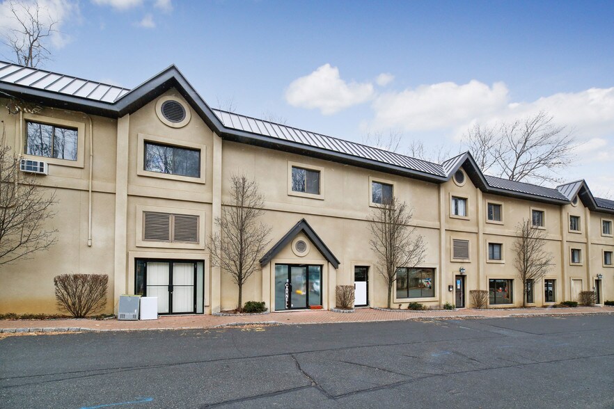 More Photos Of 7-11 Legion Dr, Valhalla Medical For Lease