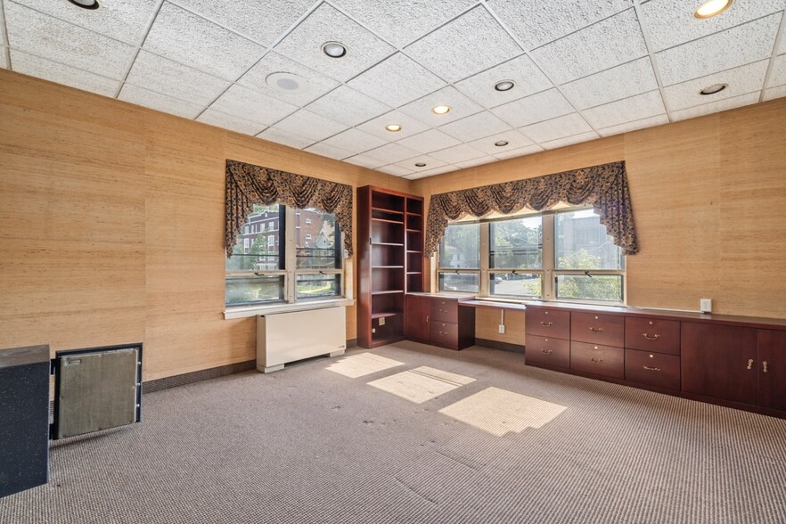 More Photos Of 609 Farmington Ave, Hartford Medical For Lease