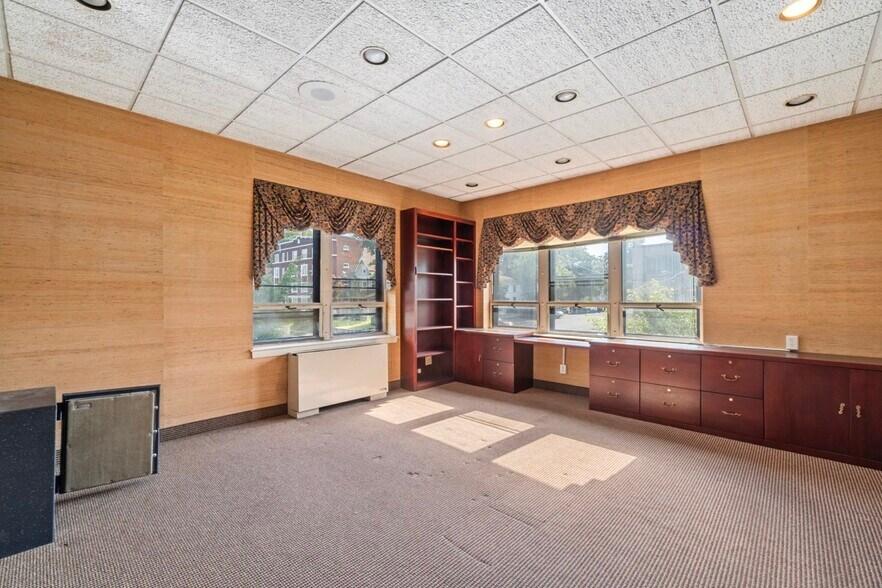 More Photos Of 609 Farmington Ave, Hartford Medical For Lease