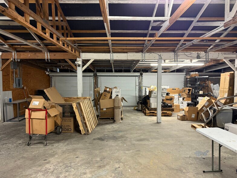More Photos Of 1896 Elsa St, Naples Warehouse For Lease