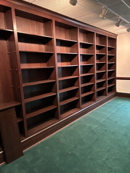 More Photos Of 219 E Washington Ave, Oshkosh Office For Sale