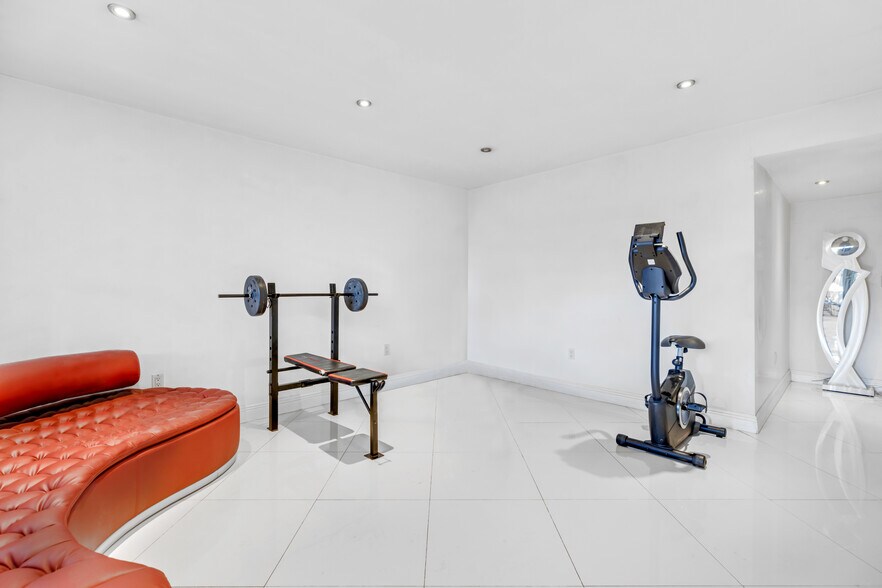 More Photos Of 1235 NW 54th St, Miami Auto Dealership For Sale