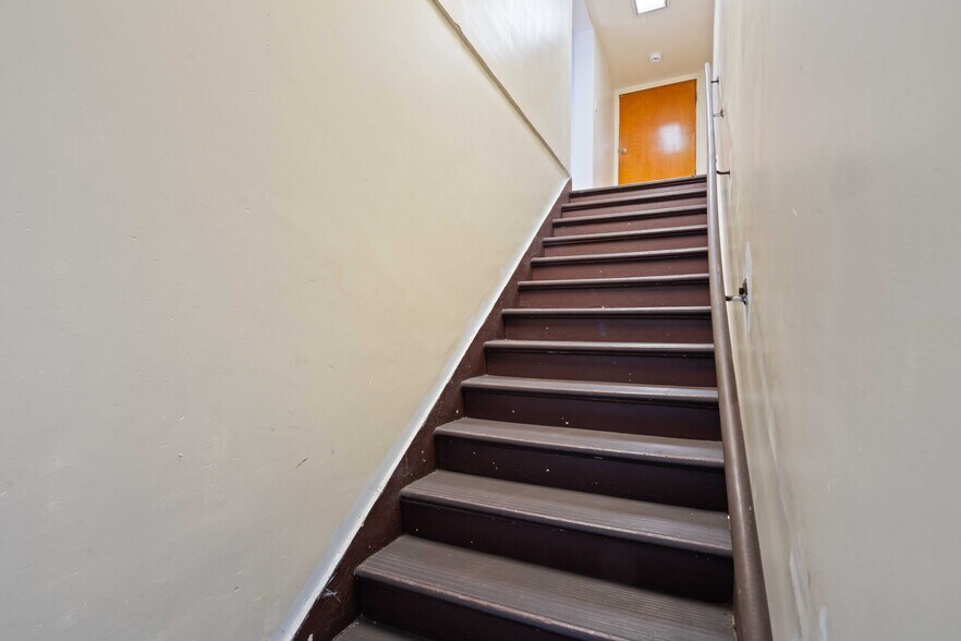 More Photos Of 1421 S Hill St, Los Angeles Warehouse For Lease