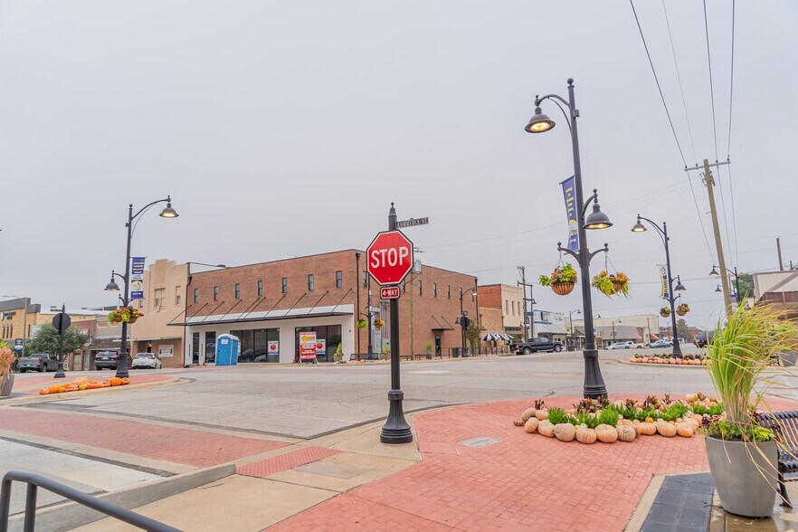 More Photos Of 201 E Commerce St, Jacksonville Storefront For Lease