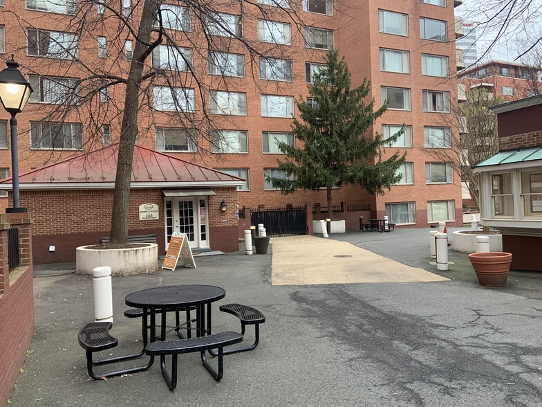 More Photos Of 1011-1121 Arlington Blvd, Arlington Apartments For Sale