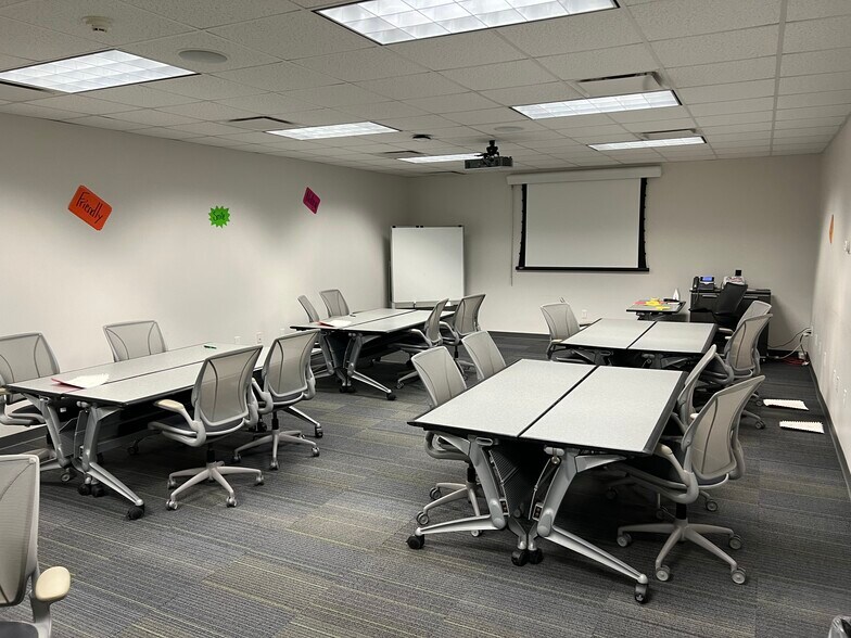 More Photos Of 921 Meriden Waterbury Tpke, Plantsville Bank For Lease