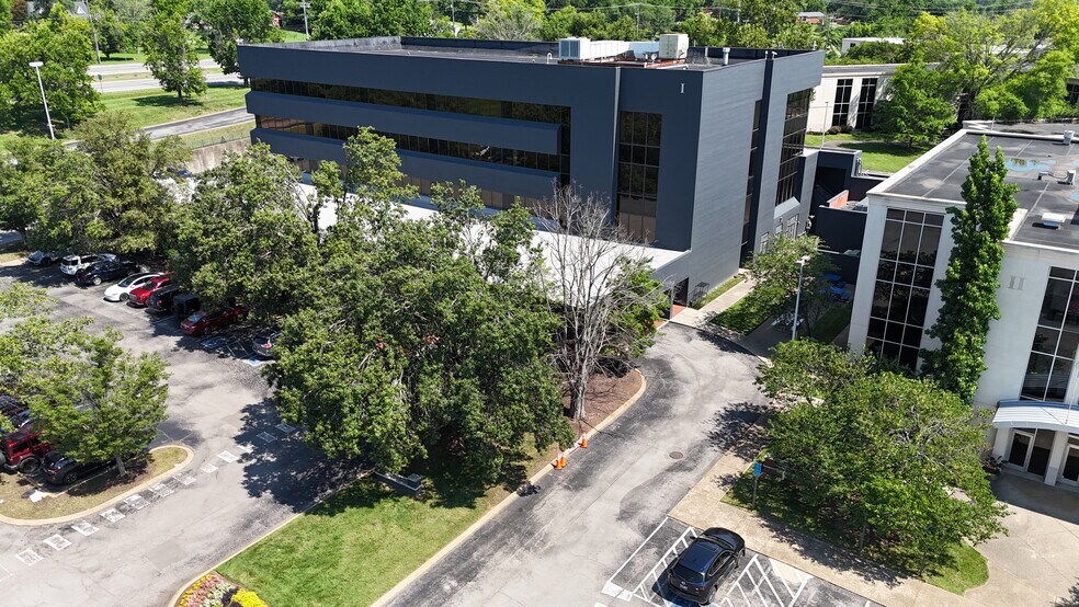 More Photos Of 3055 Lebanon Pike, Nashville Office For Lease