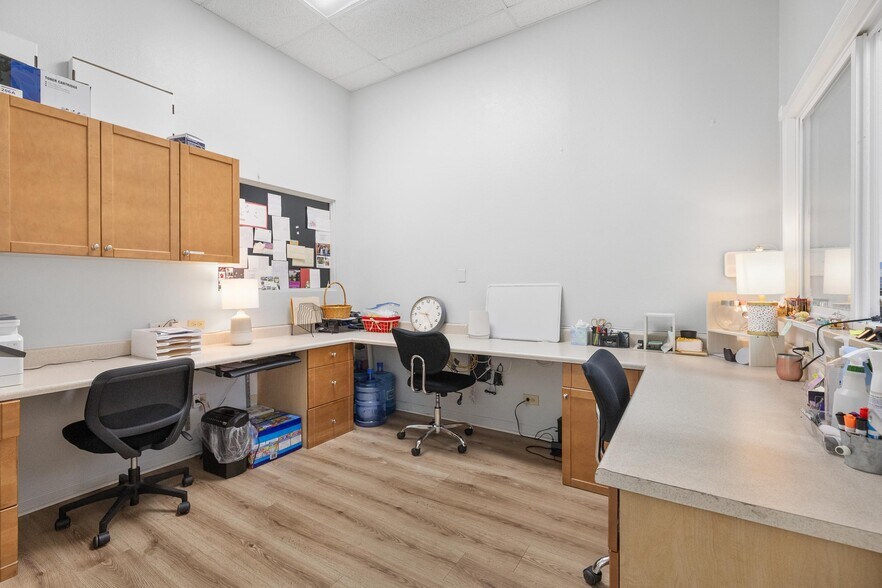 More Photos Of 98-1247 Kaahumanu St, Aiea Medical For Sale