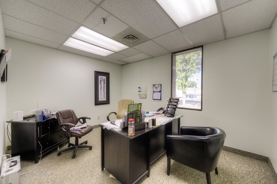 More Photos Of 9901-9927 Valley View Rd, Eden Prairie Showroom For Lease