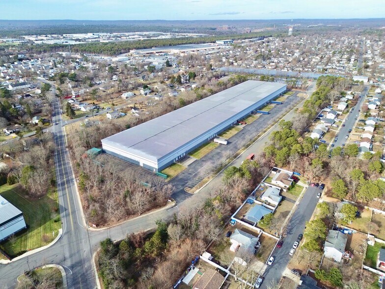 More Photos Of 145 Candlewood Rd, Bay Shore Warehouse For Lease