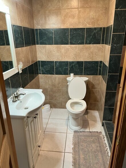 More Photos Of 506 Forest Home Dr, Francis Creek Apartments For Sale