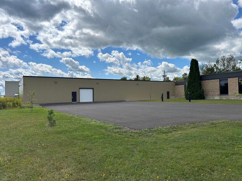 Primary Photo Of 950 Rue Cowie, Granby Warehouse For Lease