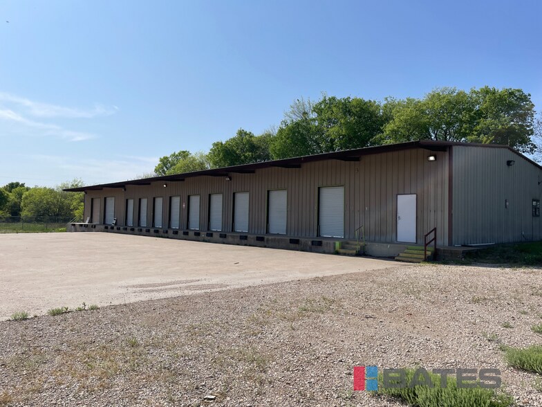 More Photos Of 800 NW McKinney St, Rice Showroom For Sale