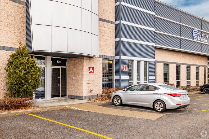 More Photos Of 2600 Boul Jacques-Cartier E, Longueuil Industrial For Lease