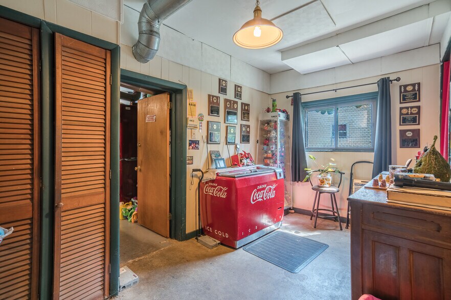 More Photos Of 406-408 Kirkpatrick St, Syracuse Freestanding For Sale